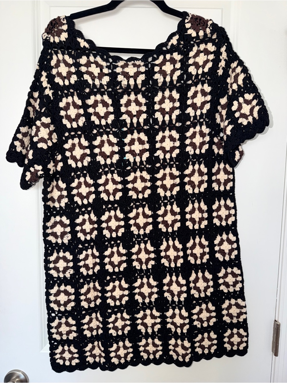 Shore Black and Cream Crochet Short Sleeve Shift Dress - Picture 3 of 4